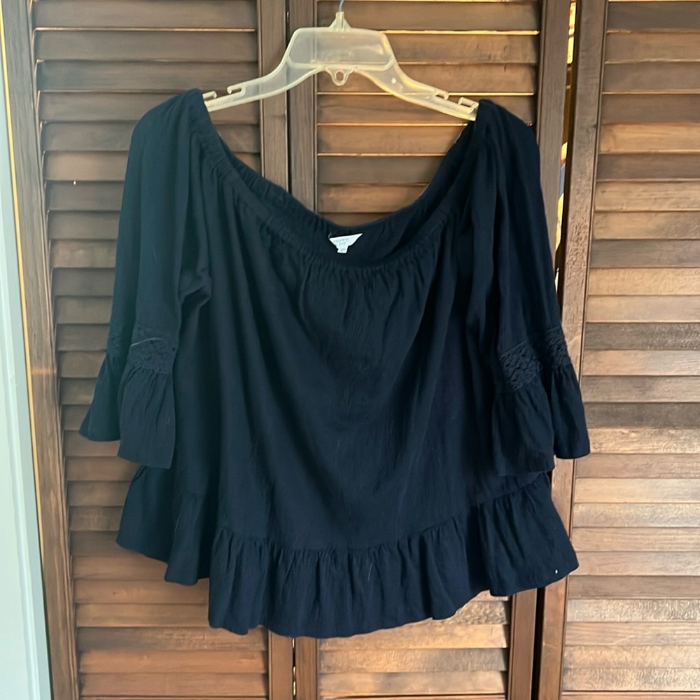 Crown and ivy on or off the shoulder top